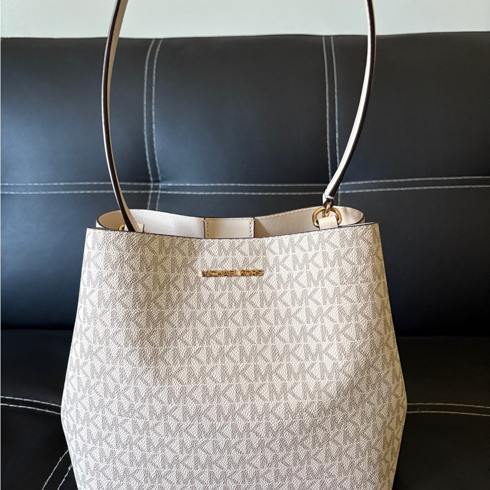 Michael Kors Logo Medium Shoulder Bag